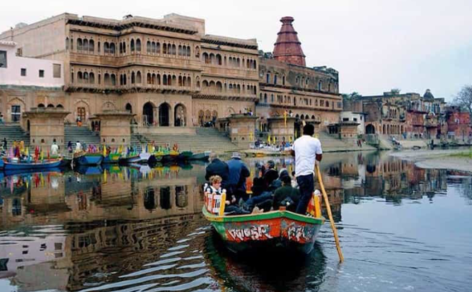 Devotees at Keshi Ghat